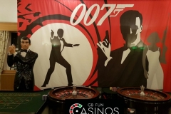 tn_James Bond Backdroop & Statue